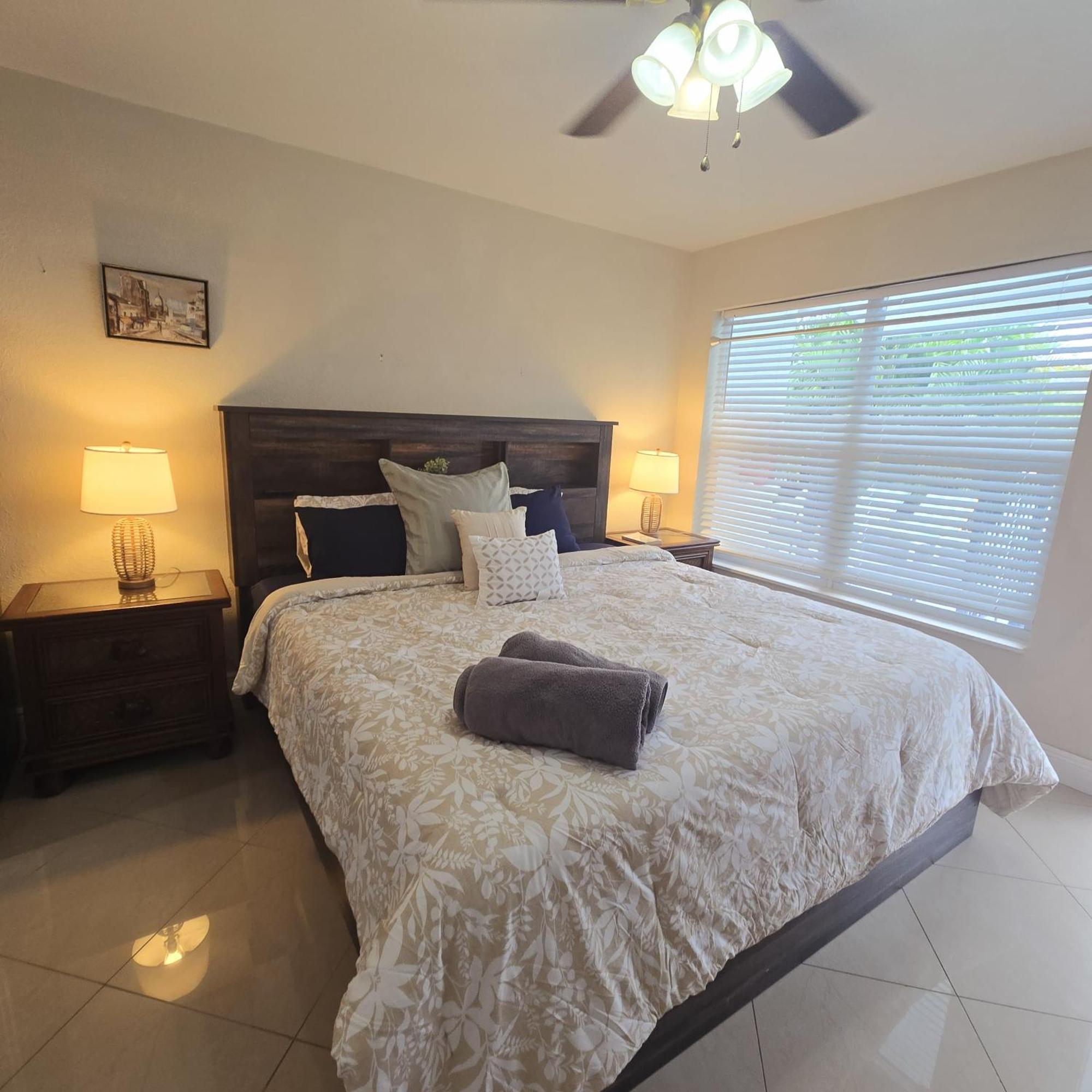 Coastal Haven: Family-Friendly House with Pool Near Beaches Fort Lauderdale Exterior photo